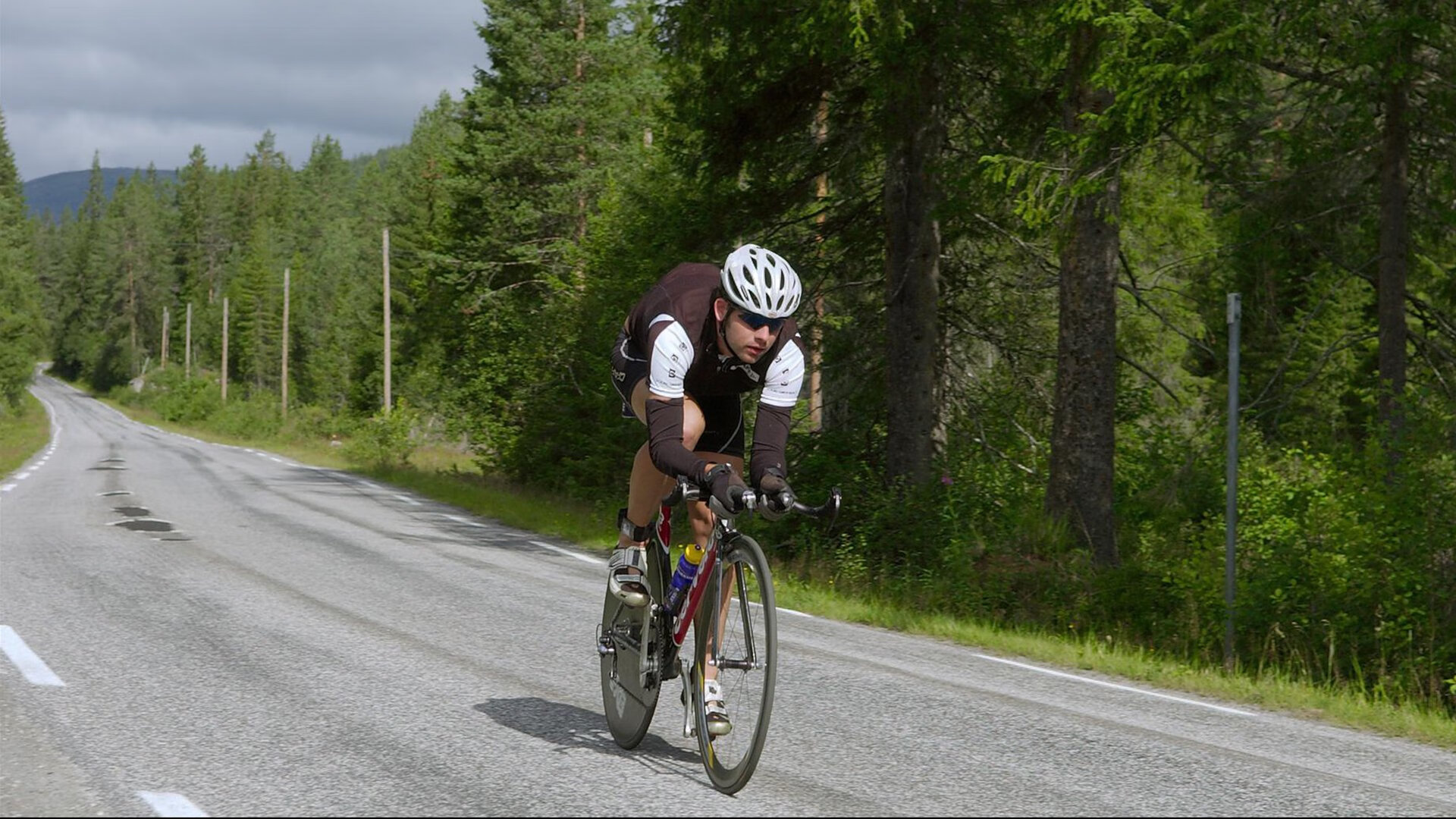 跨界合作新模式:电竞与时尚、影视的深度融合,电竞生态跨界融合