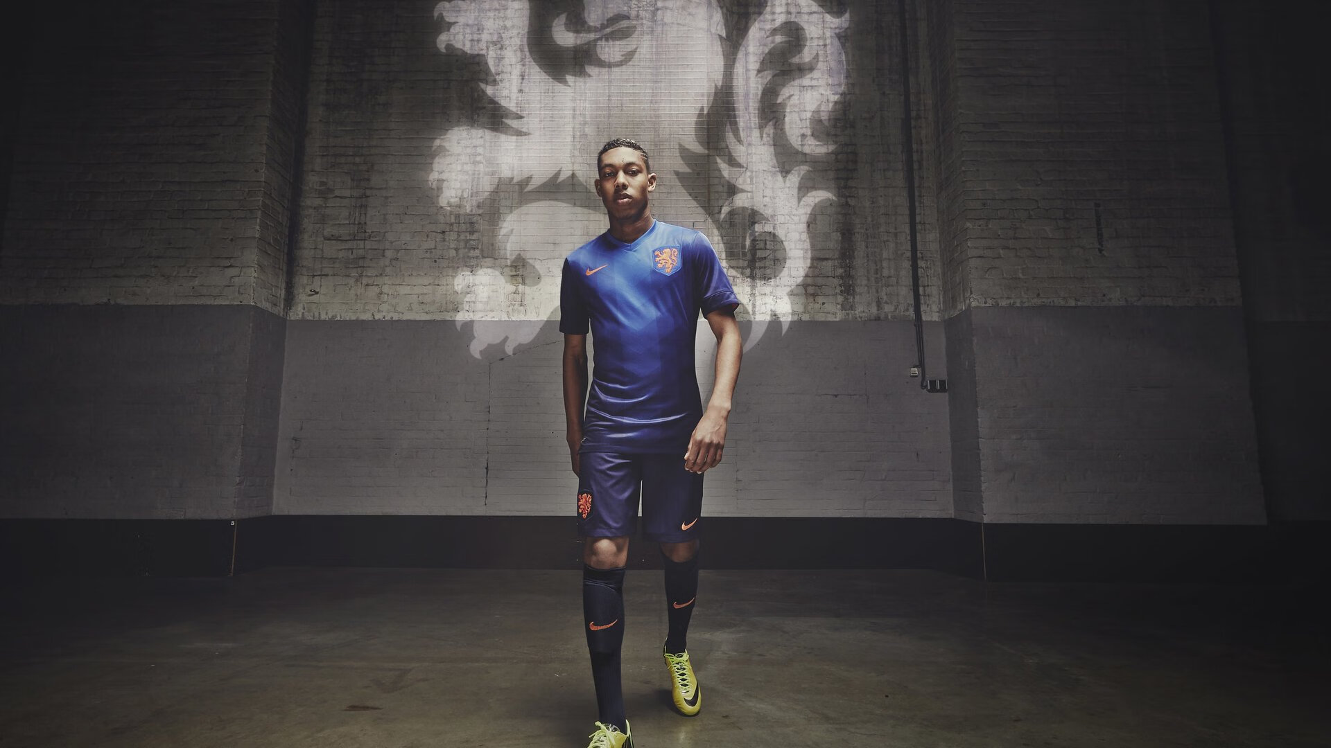 法兰克福客场逆转失败,德甲争冠形势严峻,德甲法兰克福队服